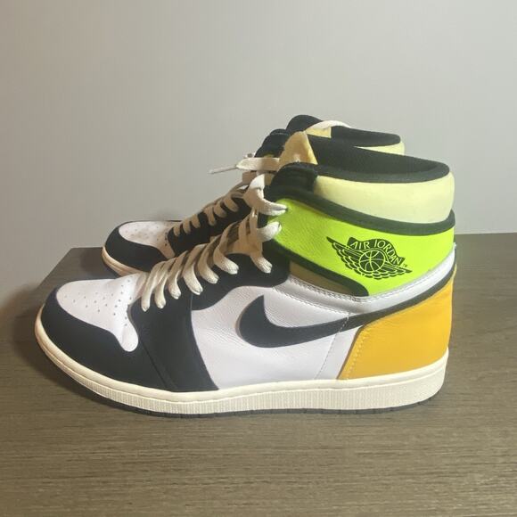 Nike Air Jordan 1 Retro High Volt White Black Uni, Size 11.5, 555088-118 (R)